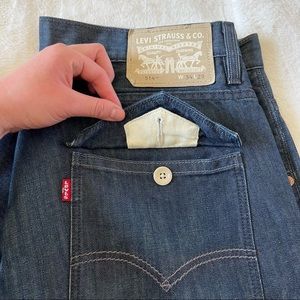 Levi’s Jeans 514 Dark Wash Size: W34 L29